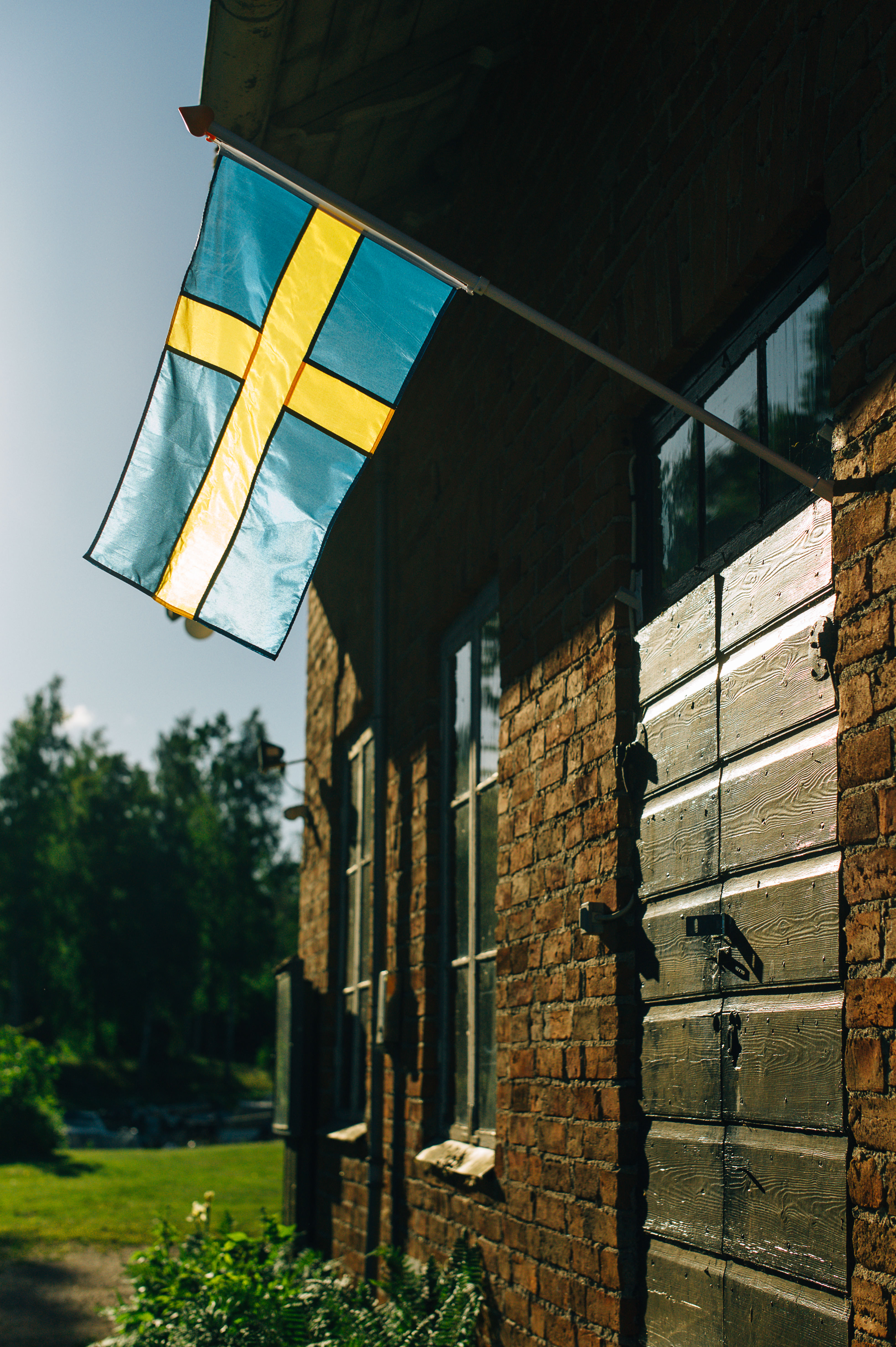 Bridal preparations before the birch forest ceremony at Beckershof