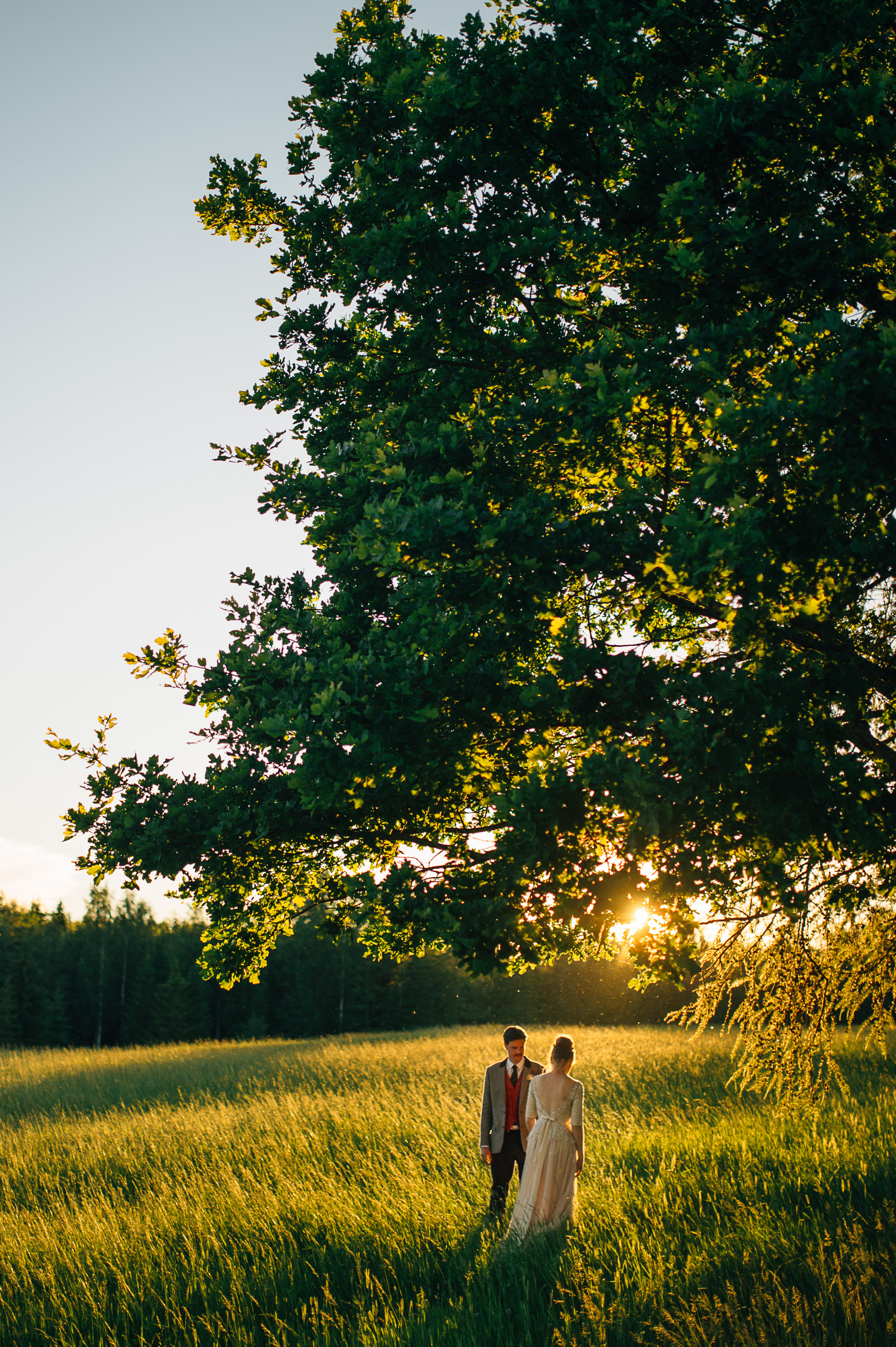 Late evening wedding moments at Beckershof Herrgård