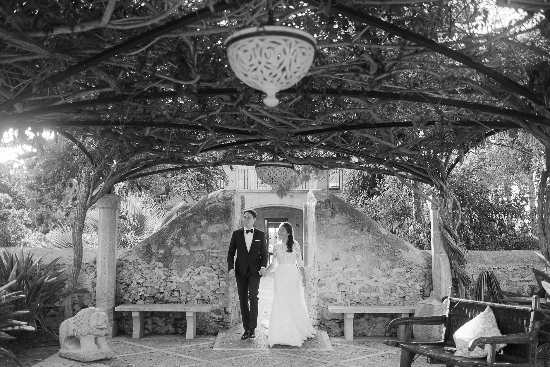 Bride and groom under the pergola, black and white, Mallorca finca wedding