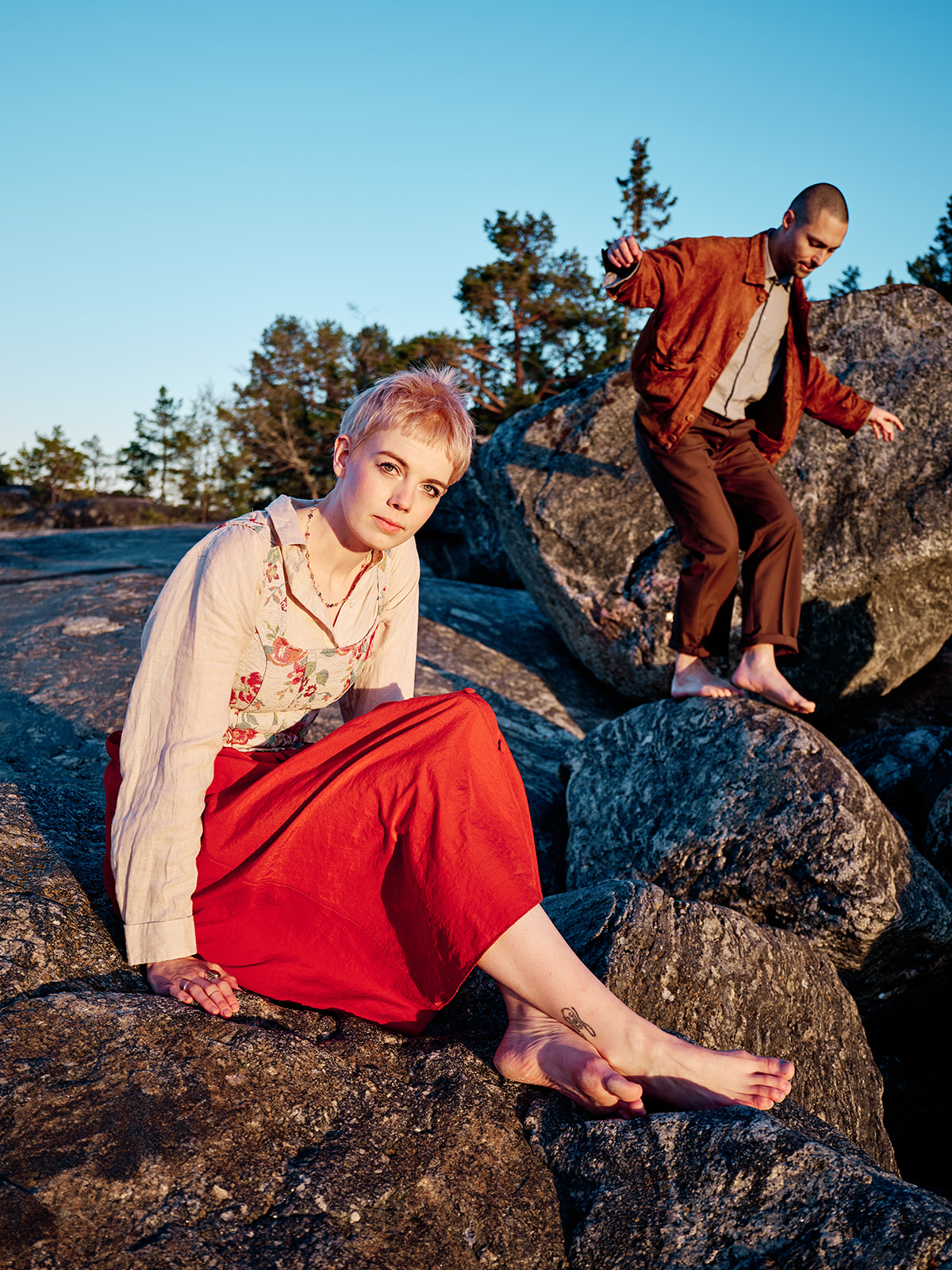 Forest sauna moment in Hälsingland, barefoot on granite