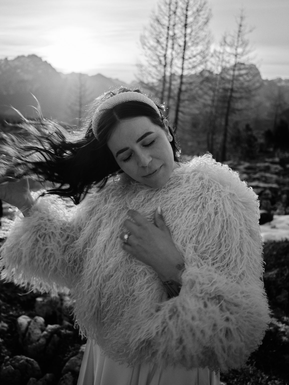 Black and white portrait of Elisa at sunrise in the Dolomites