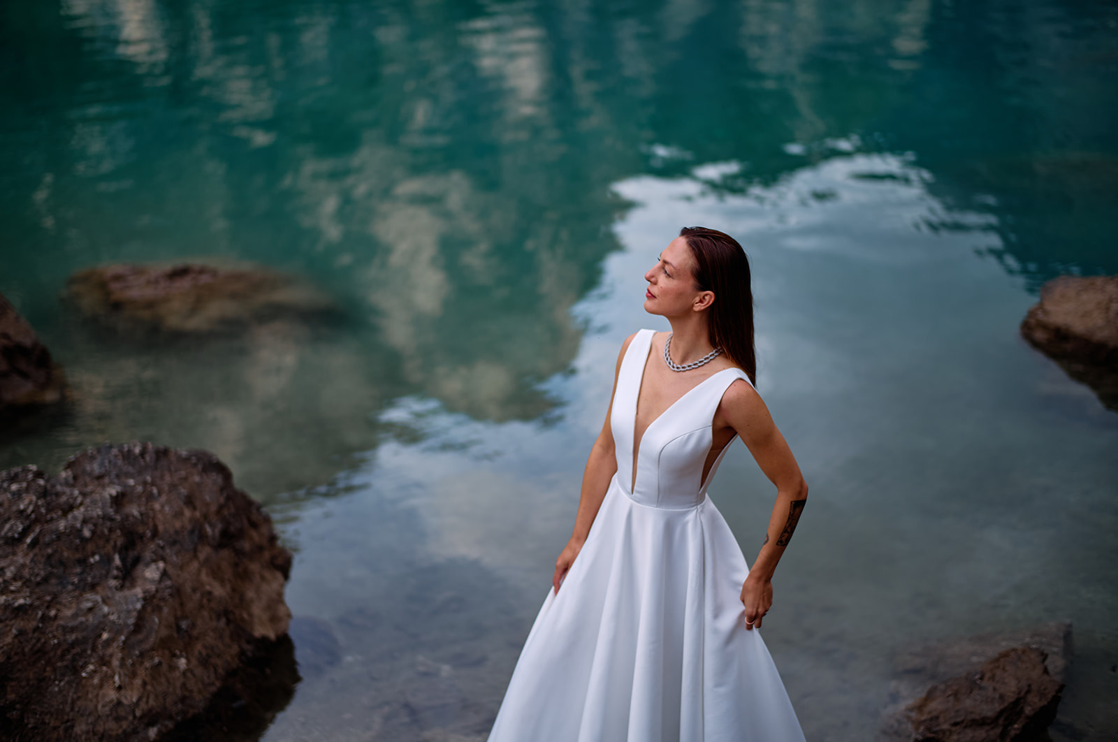 Bride at the turquoise water of Lago di Braies