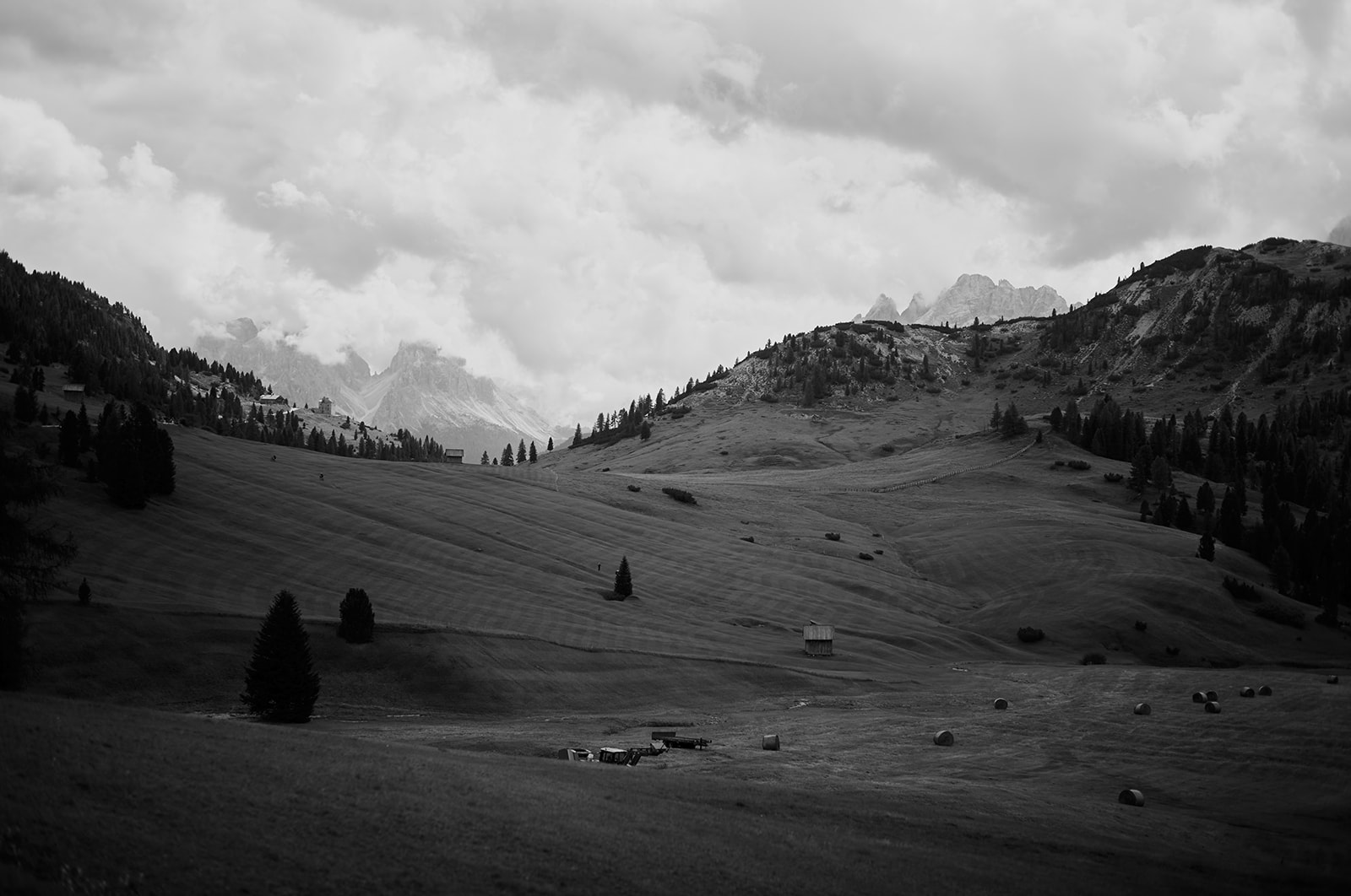 Dolomites wedding photographer at Passo Giau