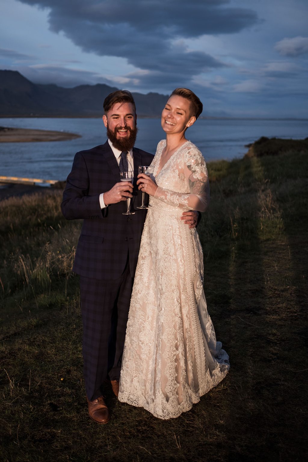 An embrace at sunset, a Hótel Búðir wedding