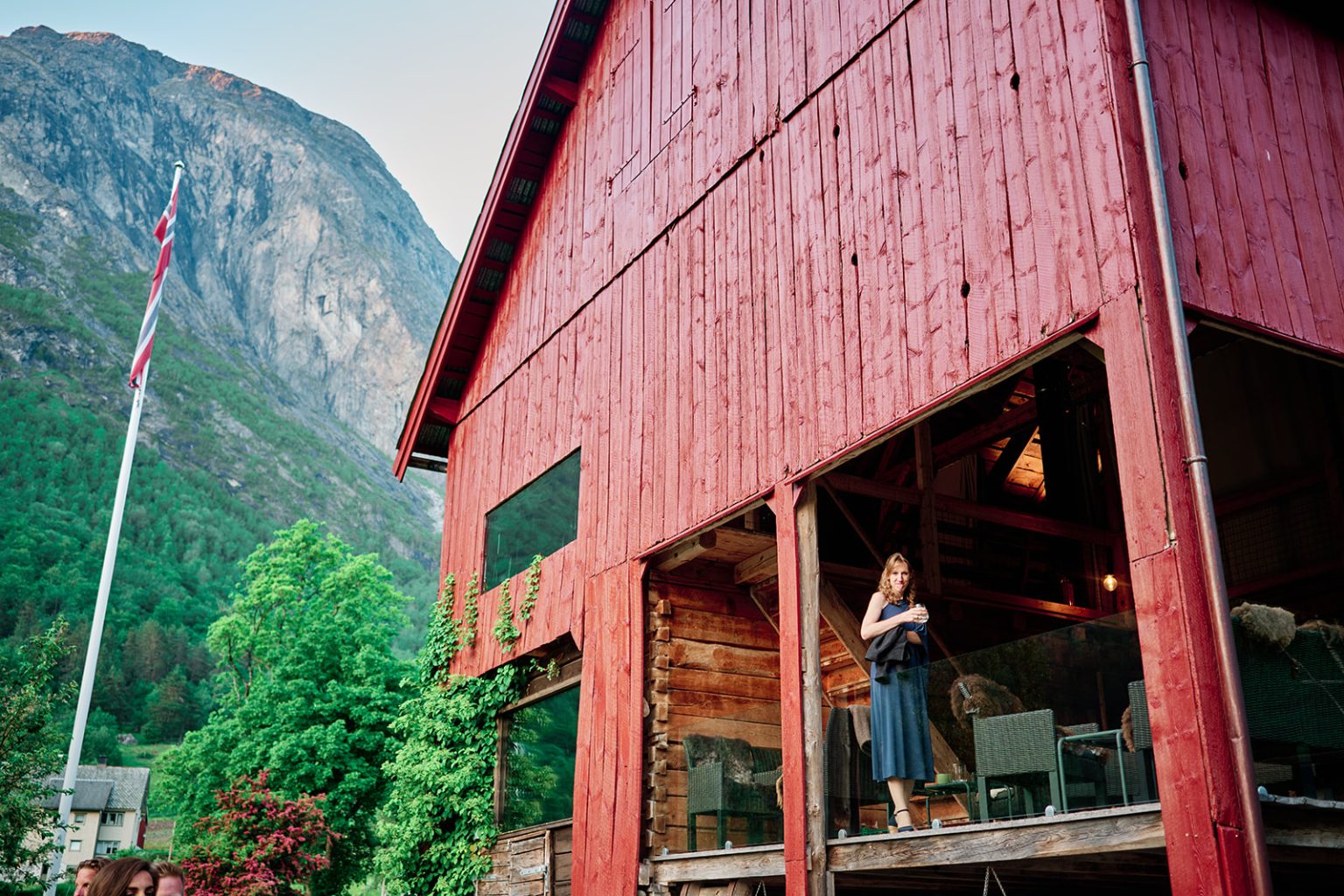 The red barn at Juvet in the evening