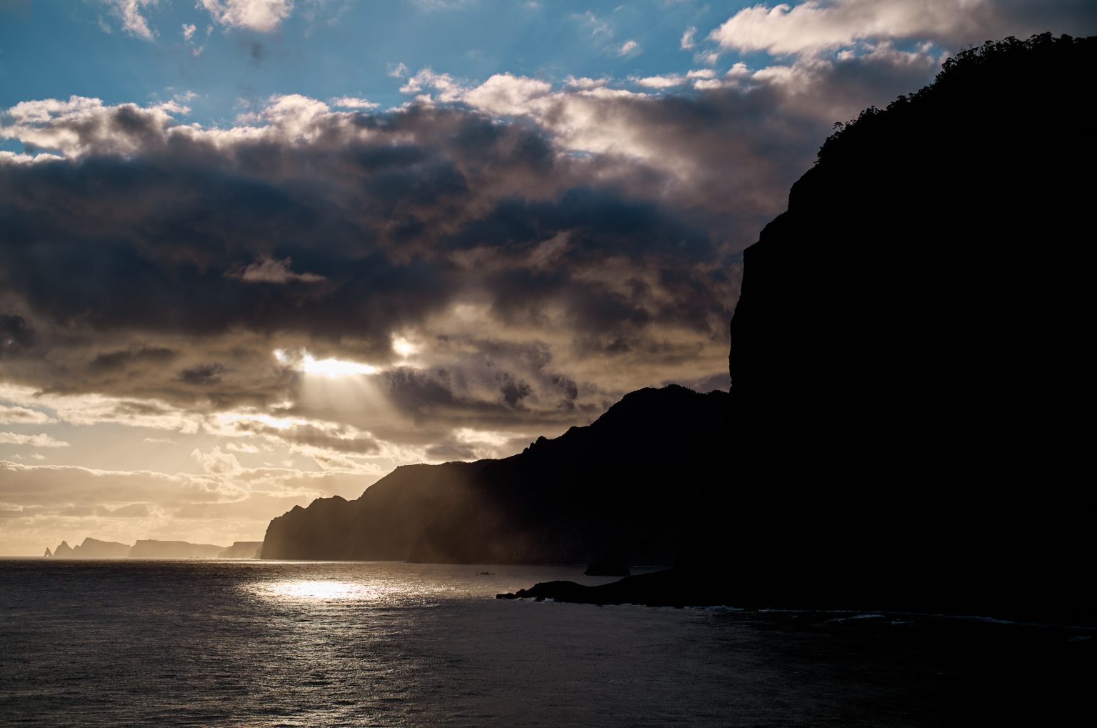 Sunrise over the sea cliffs at the Miradouro do Guindaste, Madeira engagement session