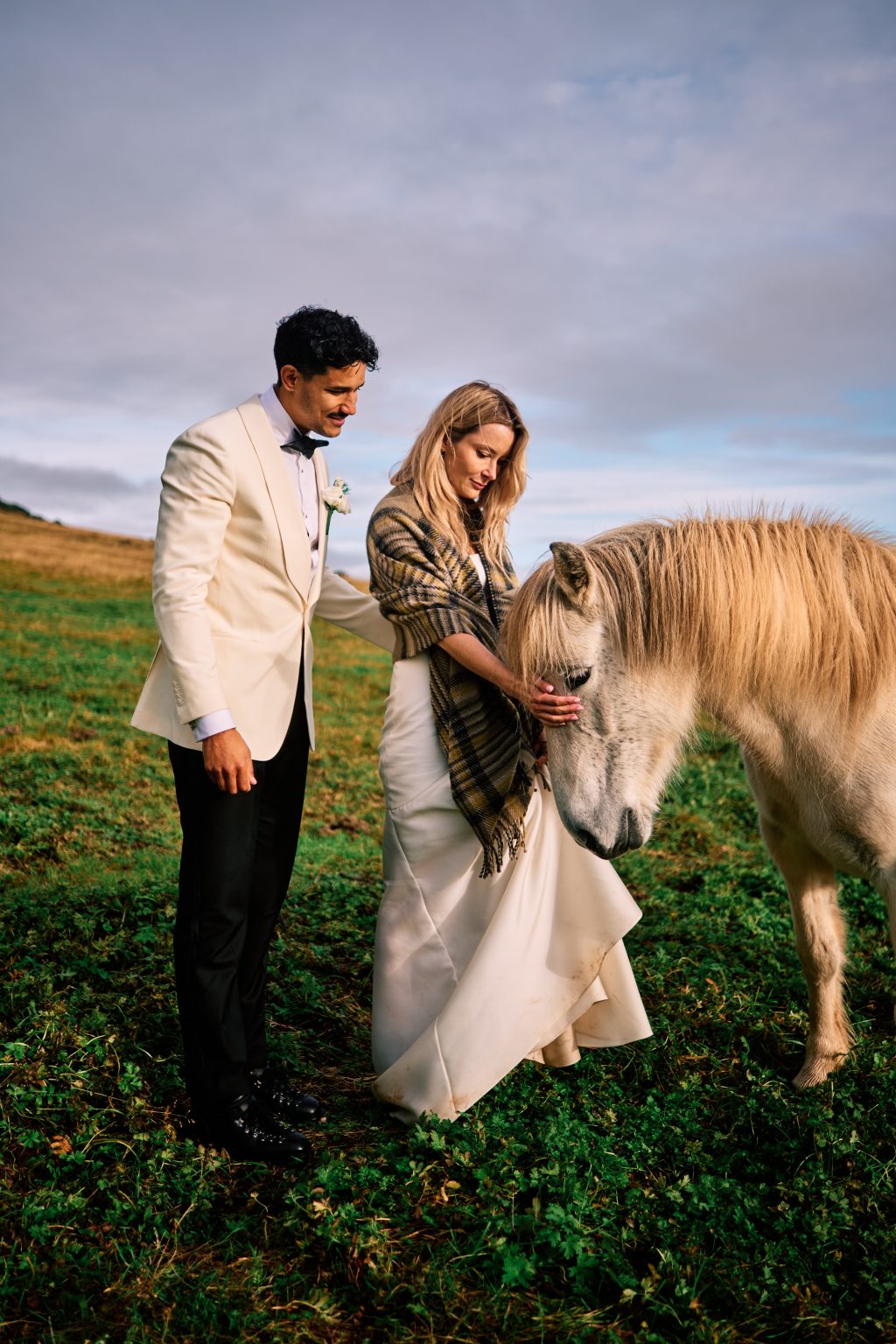 Lindsey and Daniel meeting an Icelandic horse at Indjánahöfði