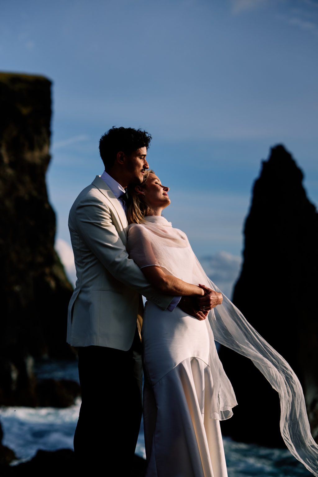 Embracing at golden hour at Valahnúkamöl