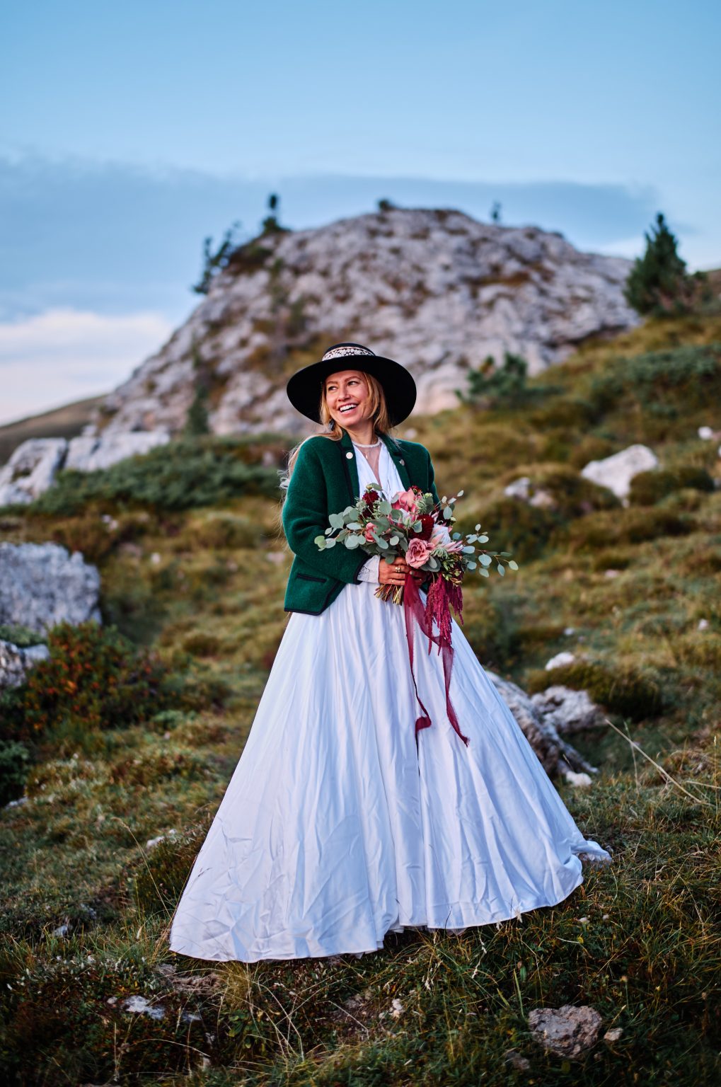 Lilly's wide-brimmed hat and green cardigan in the cold morning light
