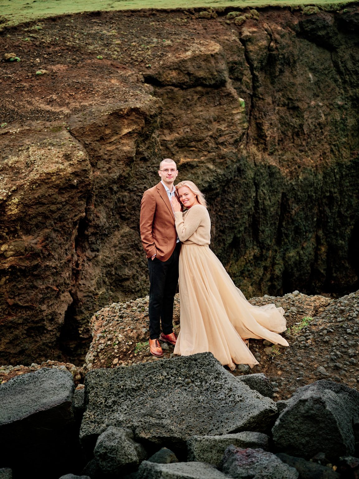 An embrace on the cliff edge, a Reykjanes engagement