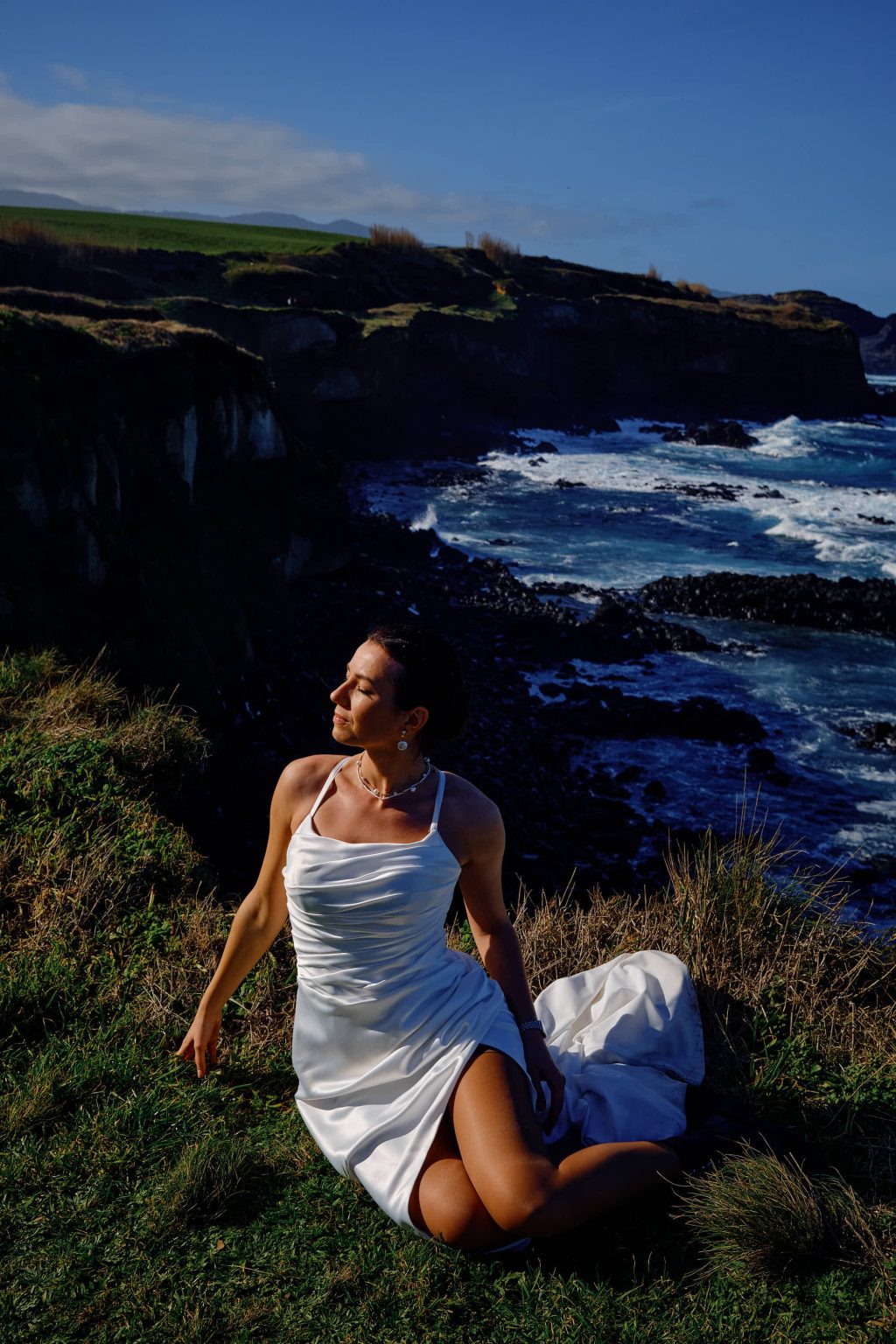 The bride on a green São Miguel clifftop