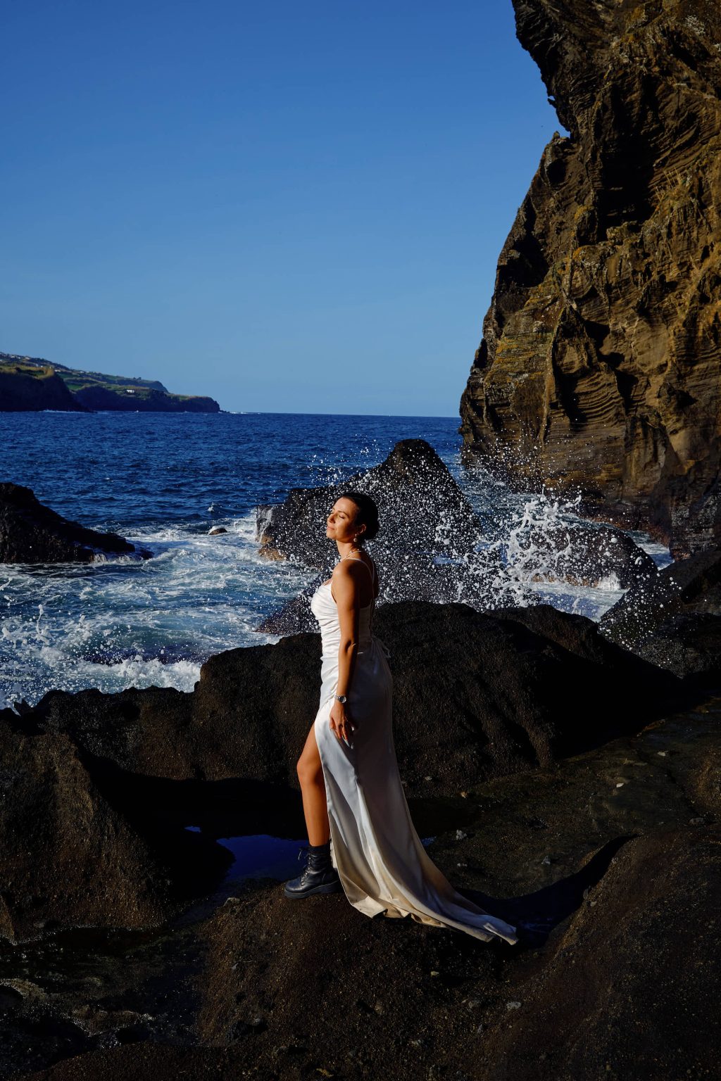 The bride on a São Miguel sea cliff