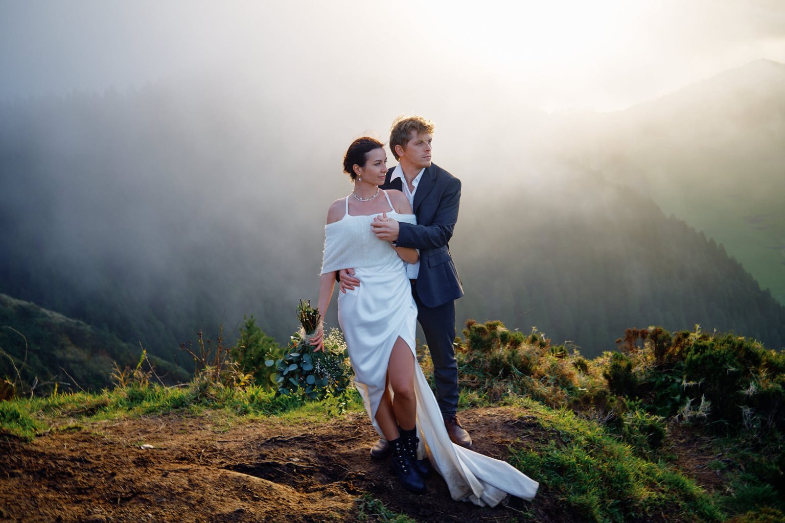 The couple at sunset on a São Miguel ridge