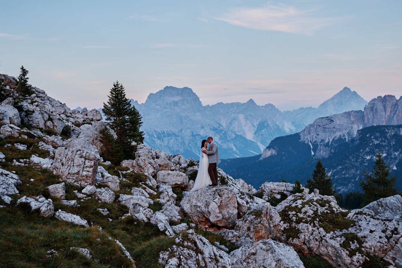 Sunset elopement at the Passo Giau, Dolomites