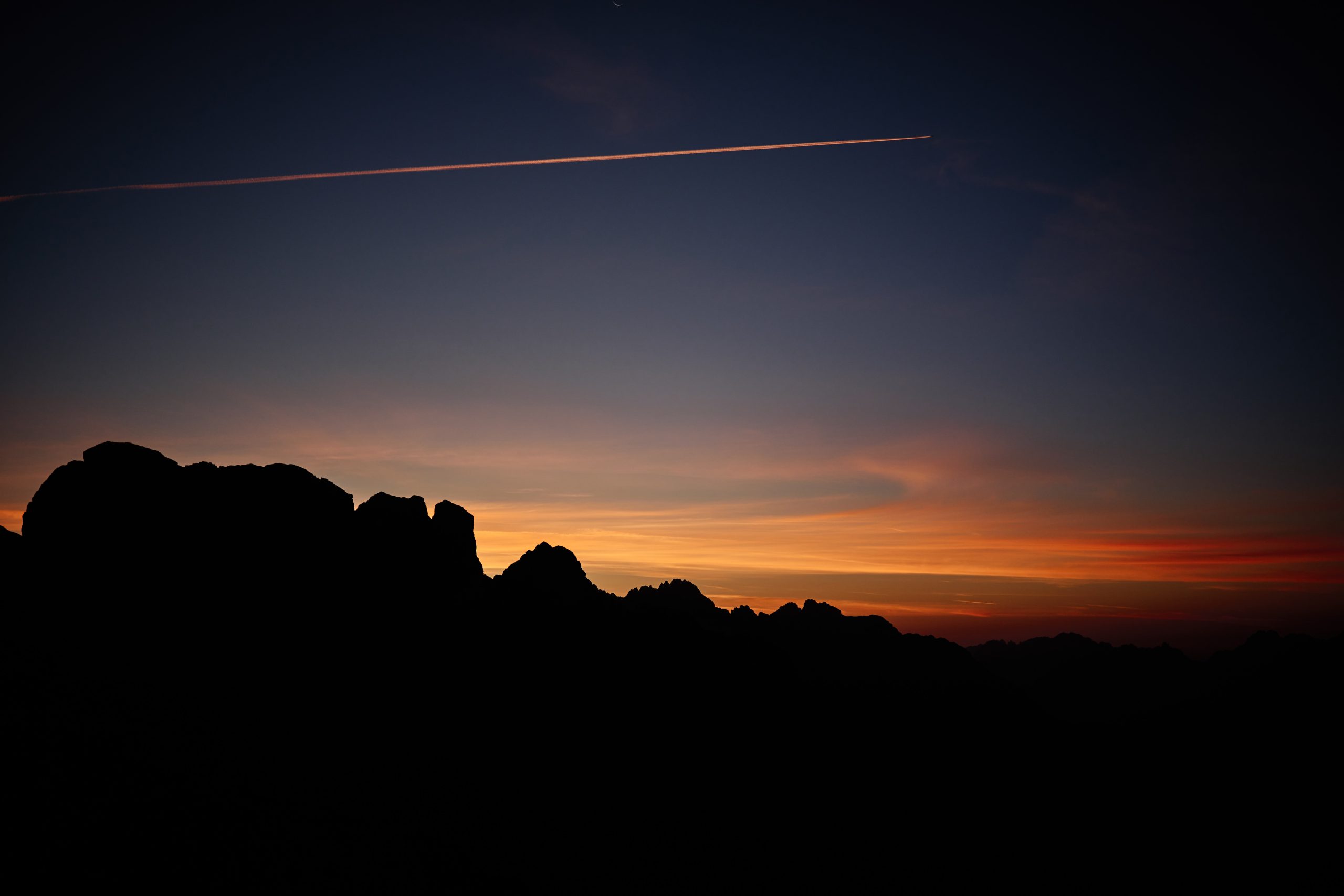 A couple on the rim path at Tre Cime