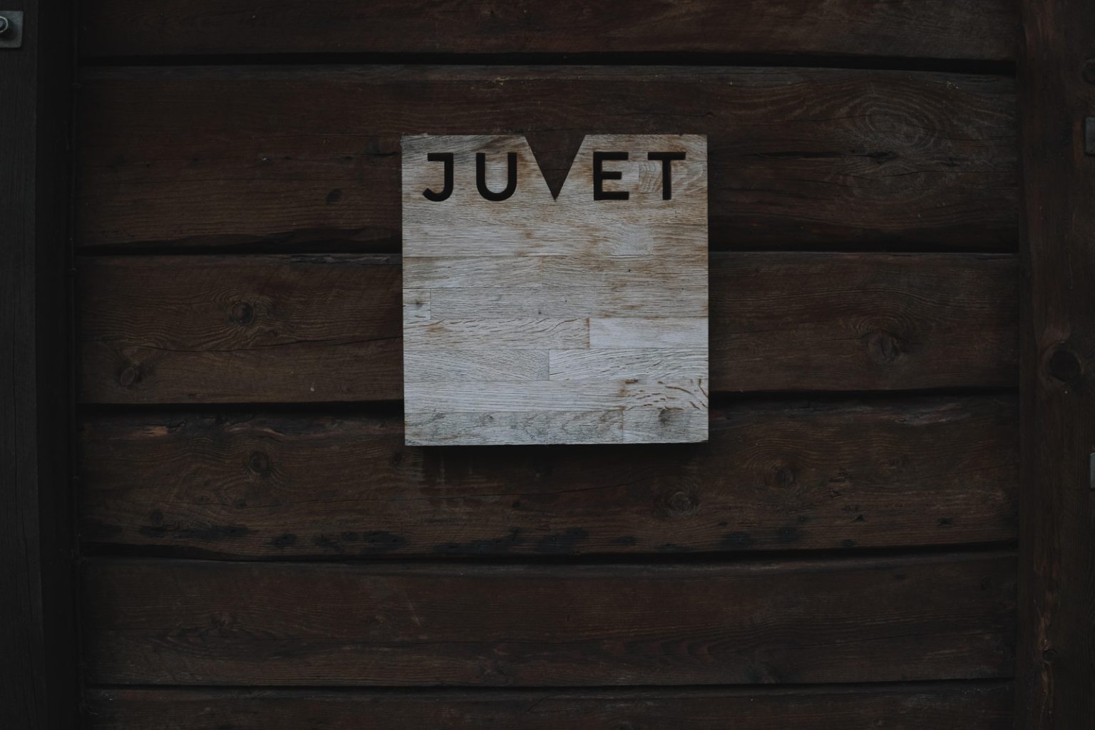 The Juvet sign on old timber, a Juvet wedding photographer