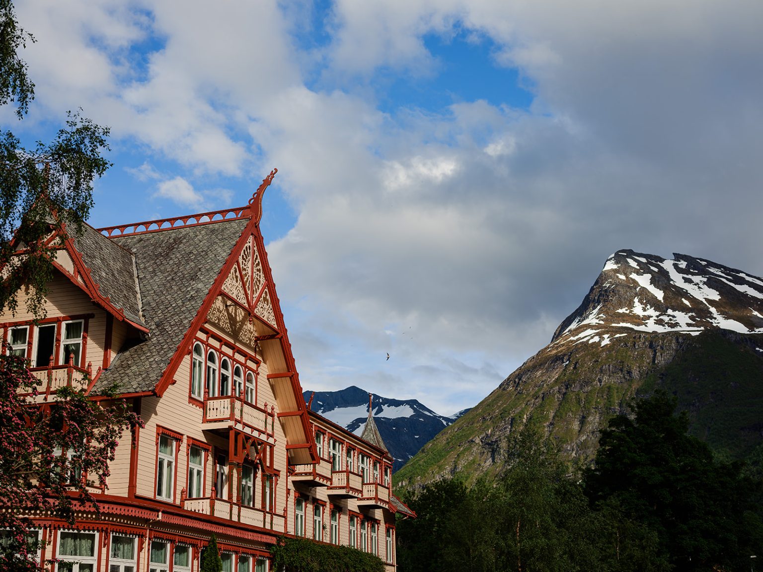 Hotel Union Øye, the historic fjord hotel, with mountains behind