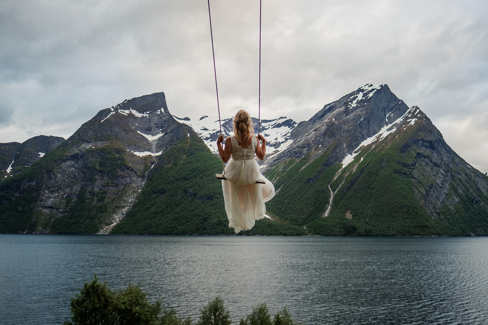 A wedding at Hotel Union Øye on the Norangsfjord, Norway