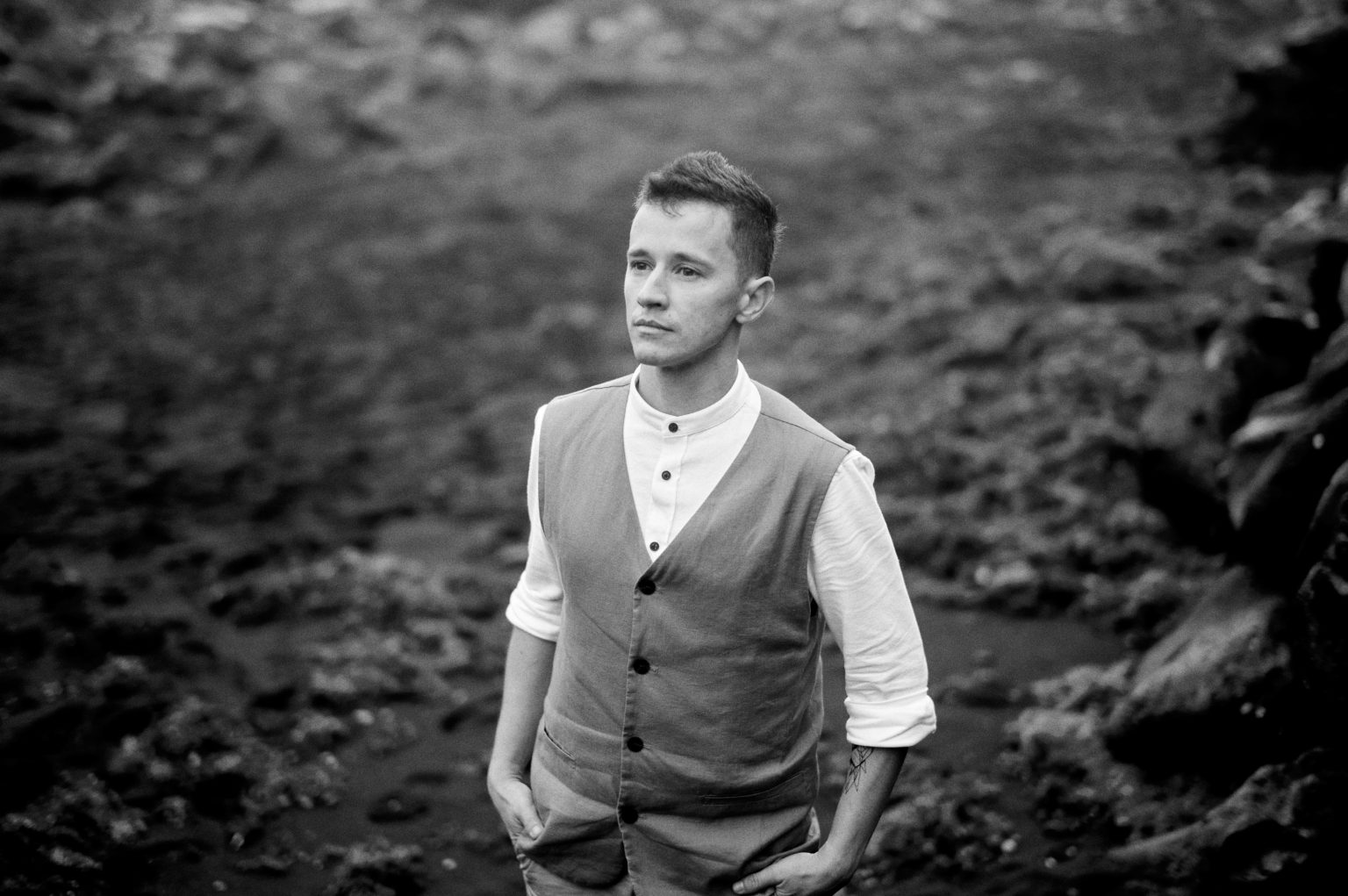 Black and white portrait of the groom, São Miguel coast