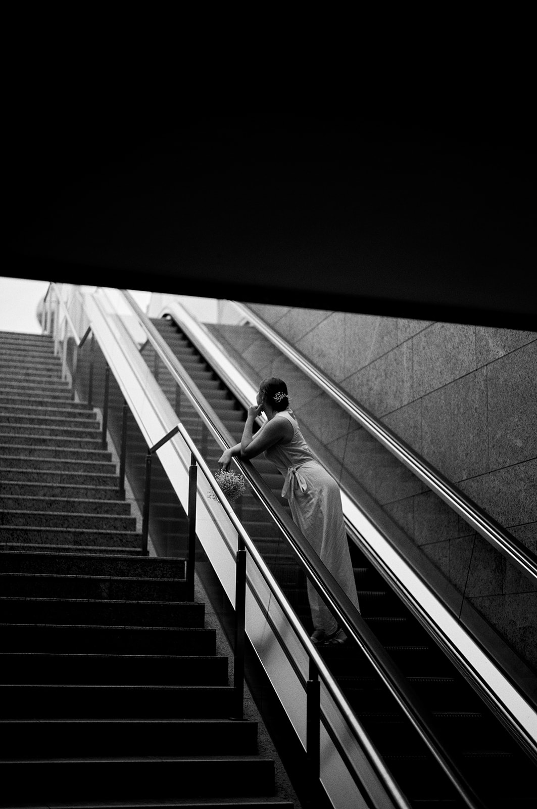 Bride-to-be on the U-Bahn escalator in Berlin, black and white - Nordica Photography