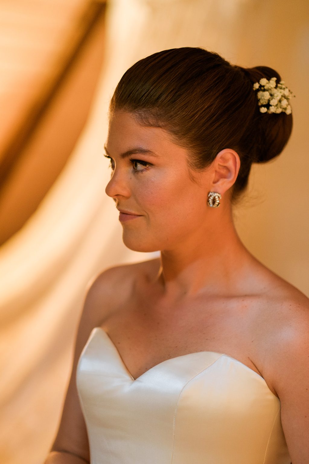 Bride portrait before a Stockholm archipelago wedding