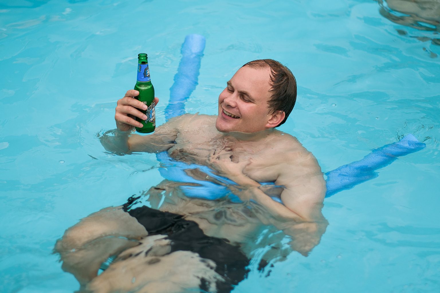 Guests by the pool before a Stockholm archipelago wedding
