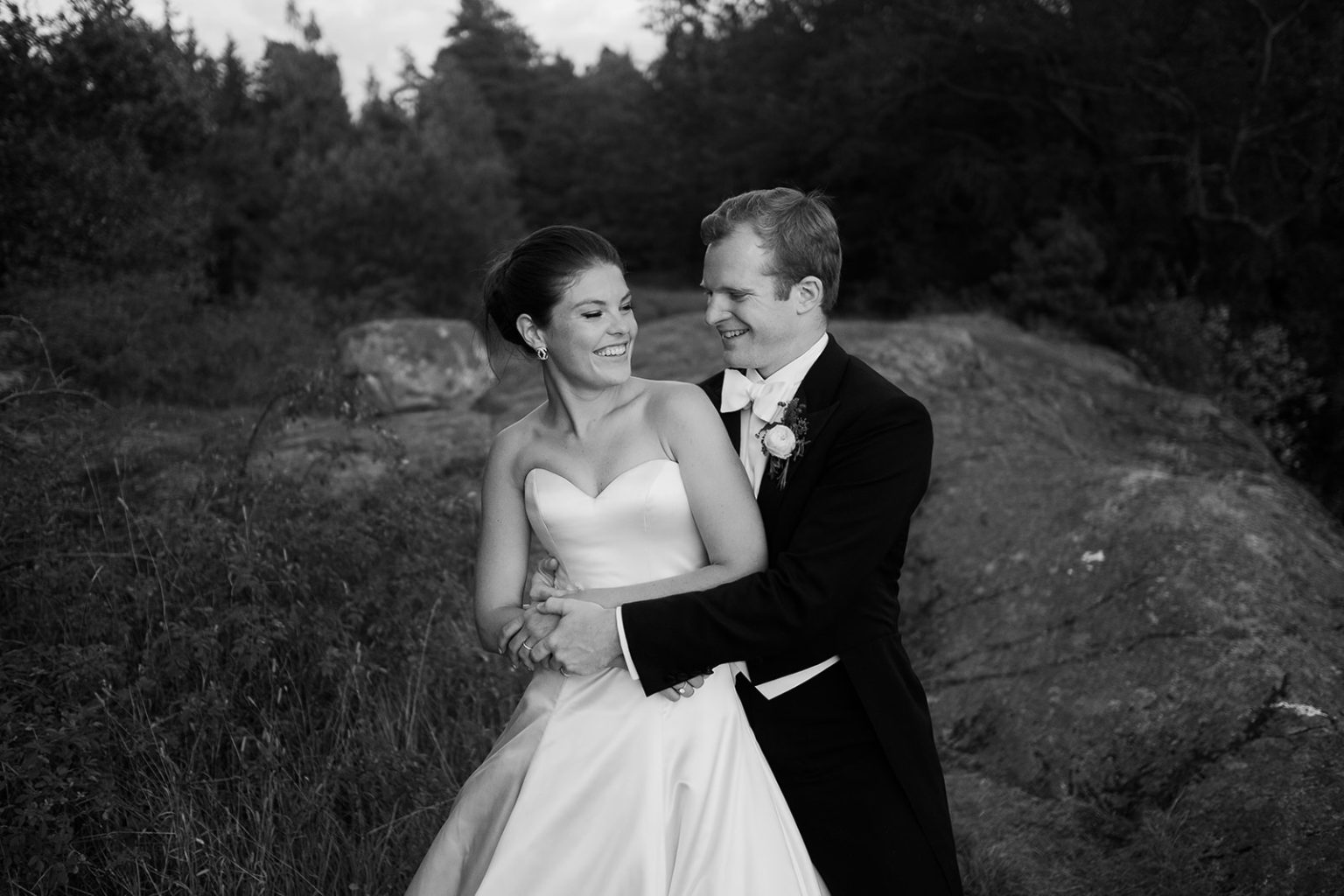 Bride and groom at sunset in the Stockholm archipelago