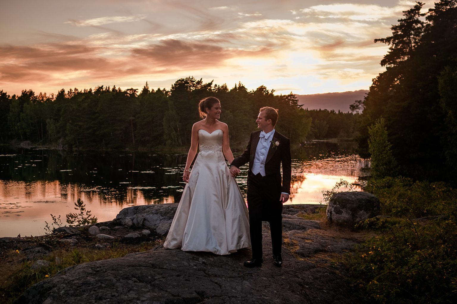 Bride and groom in the evening light
