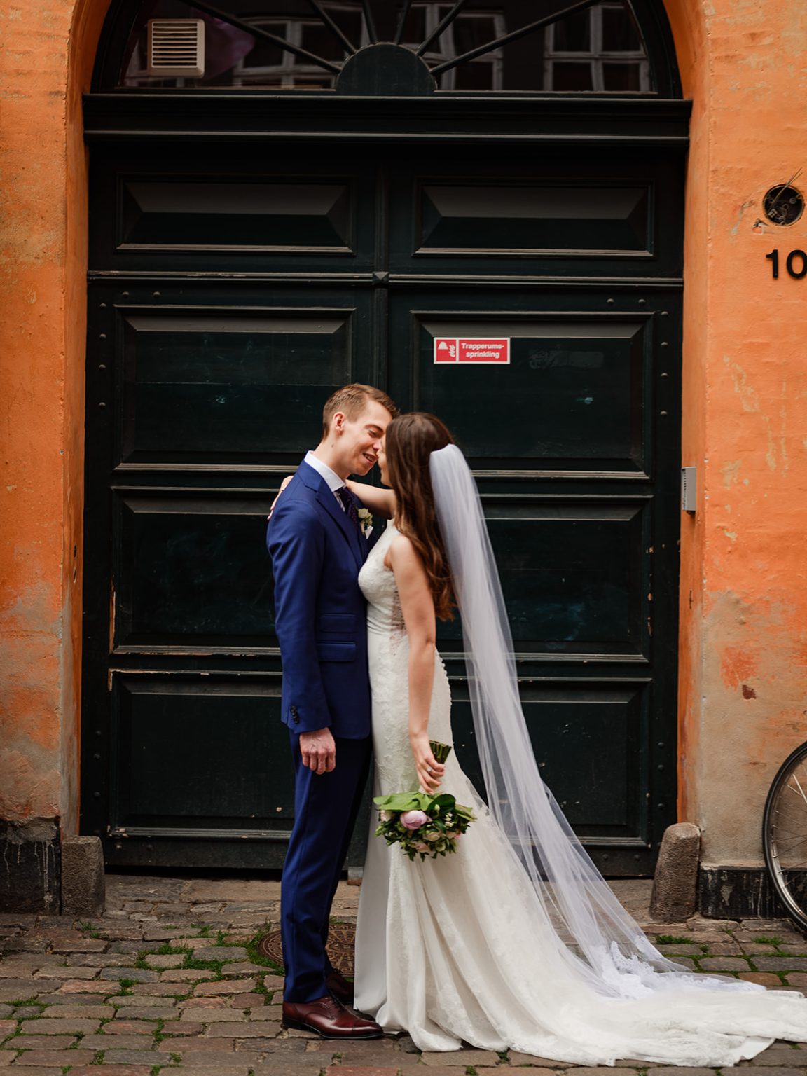 Bride and groom with the veil at a Copenhagen wedding