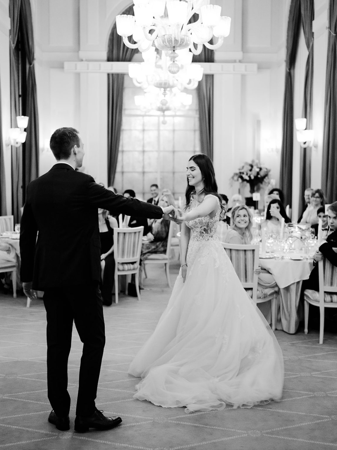 The bride and groom’s first dance in Copenhagen