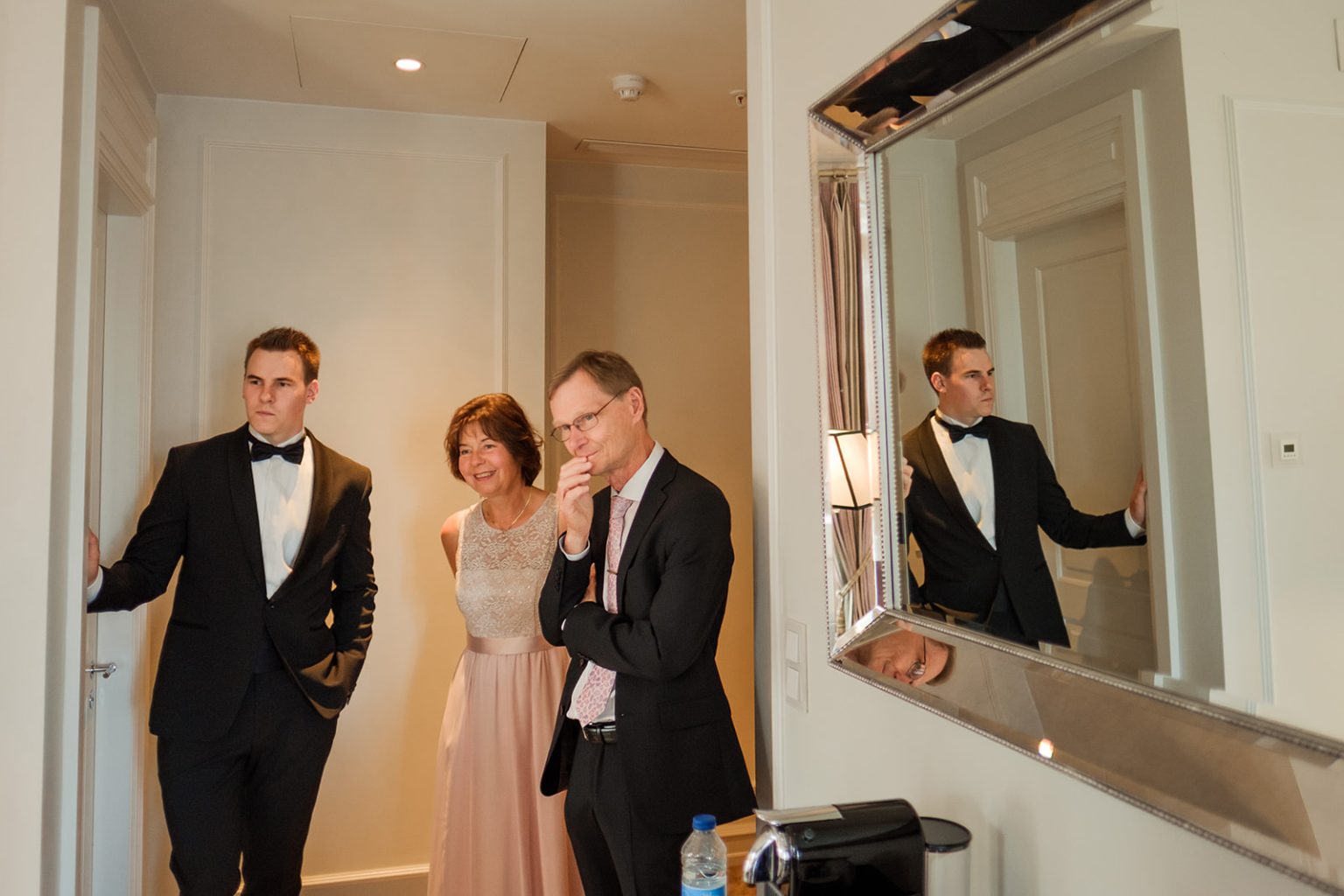 Groom and groomsmen getting ready at the Hotel d’Angleterre