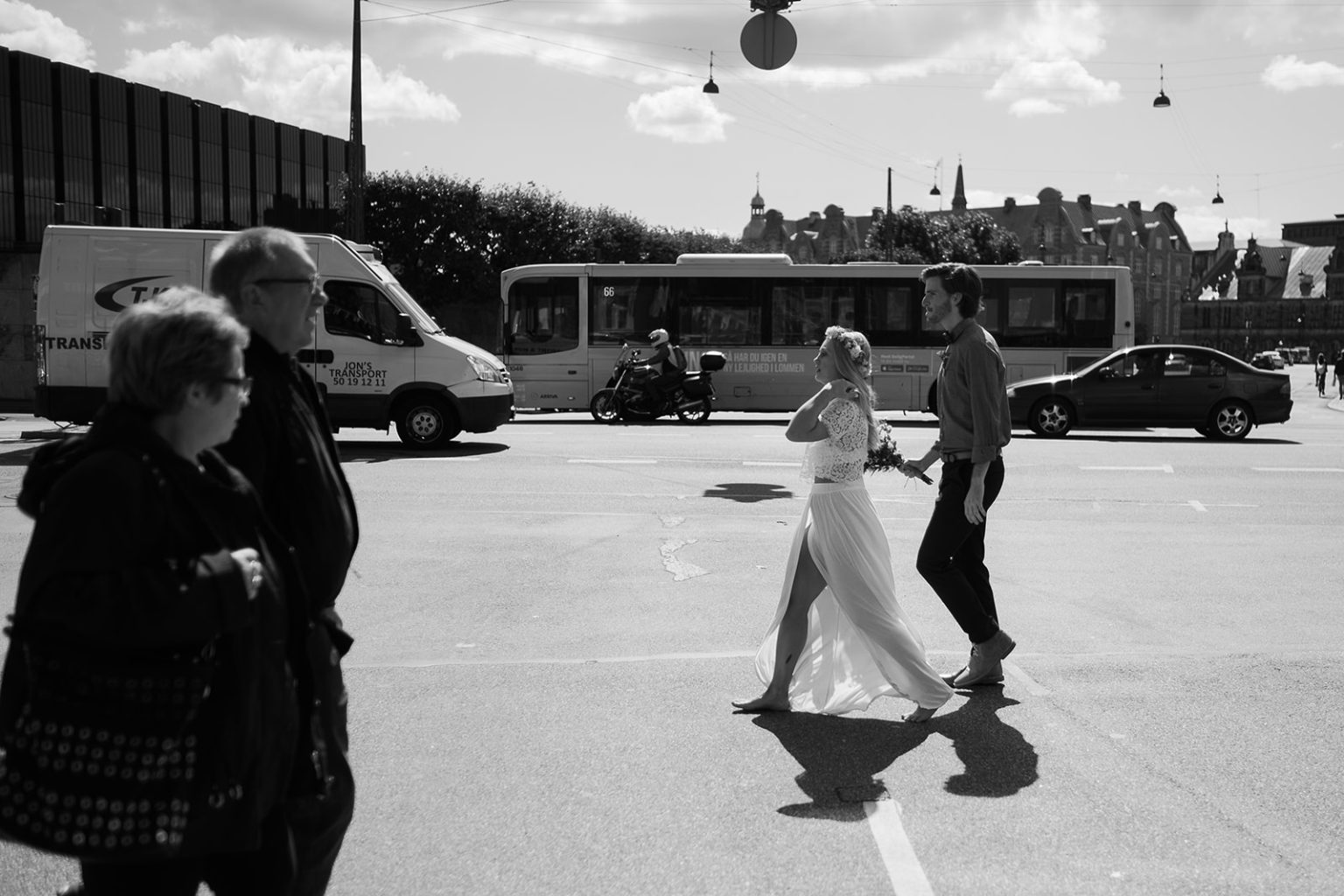 Black and white portrait of the couple by the Copenhagen canal