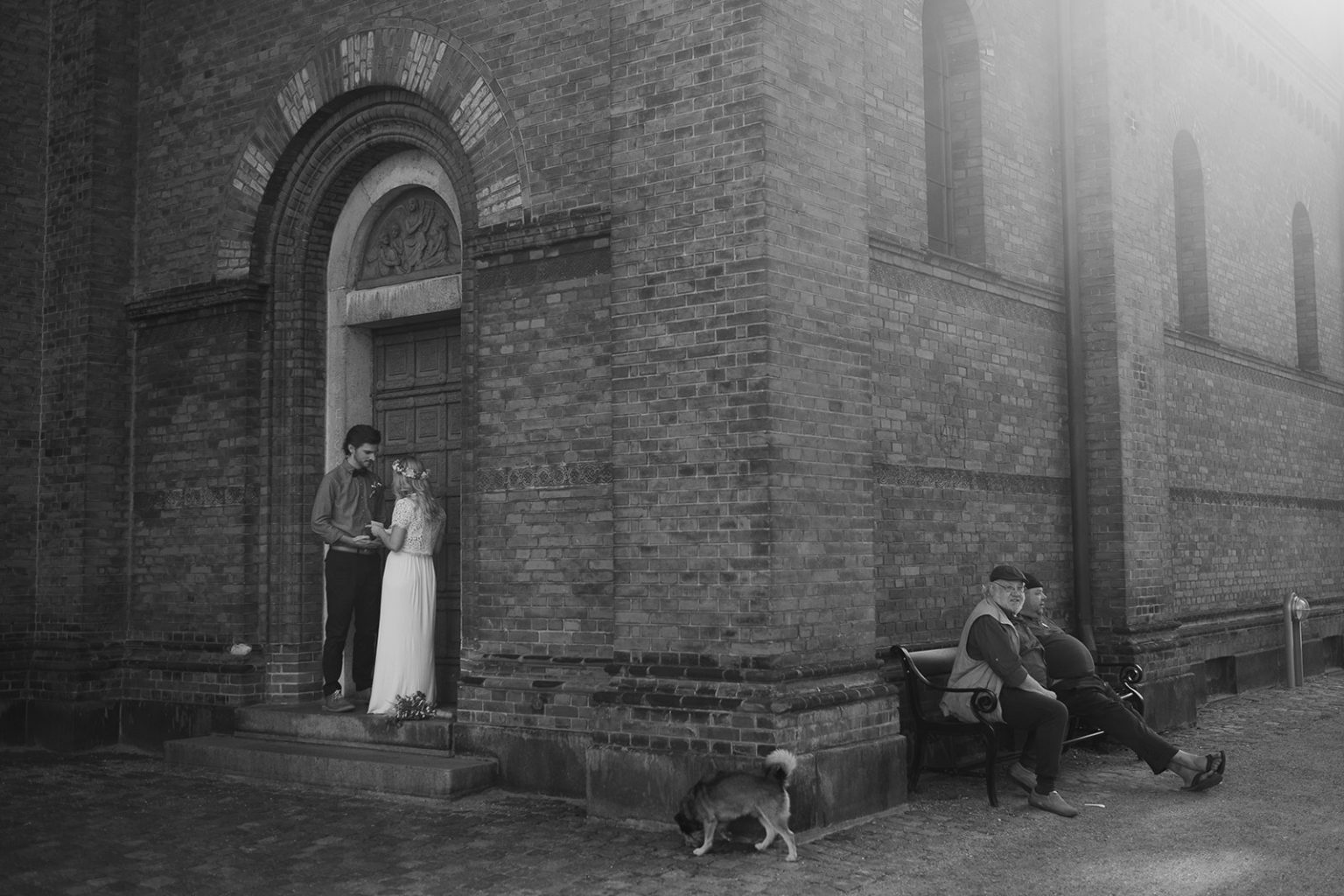 The couple in a misty archway in the Copenhagen evening light