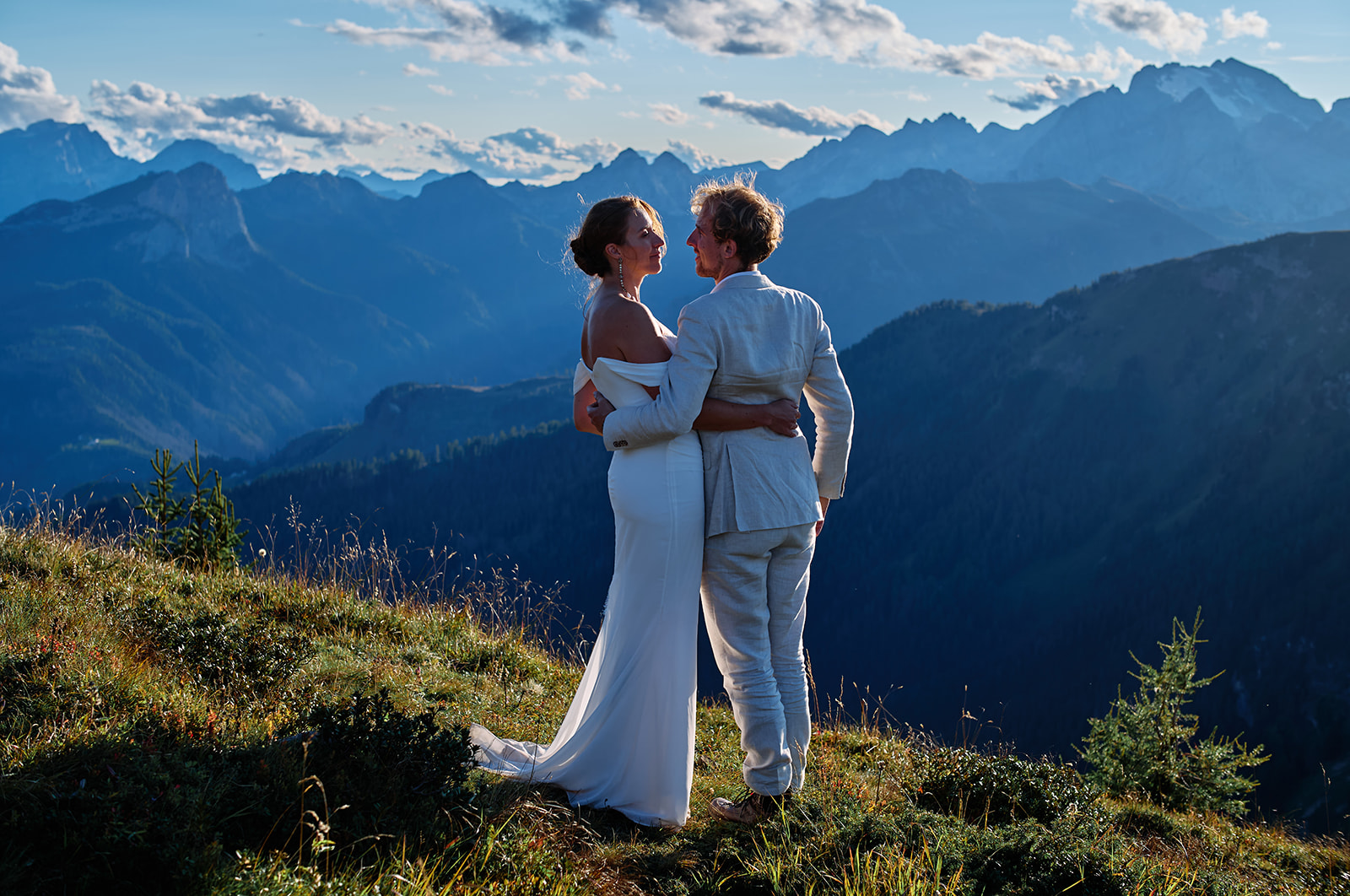 Golden hour couple portraits at Passo Giau, Dolomites