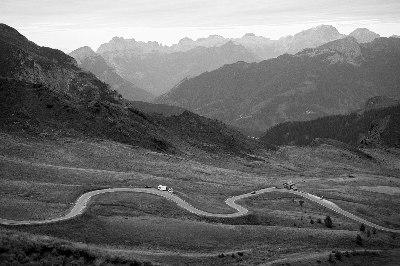 Yuliia and Gunnar at Passo Giau in the Dolomites