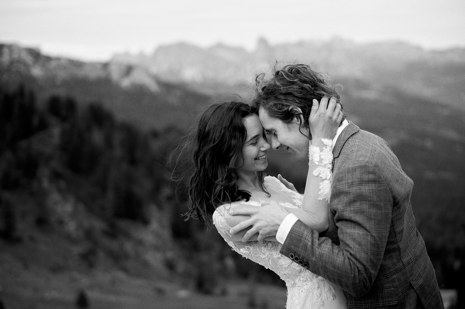 Yuliia and Gunnar in the meadows above Passo Giau