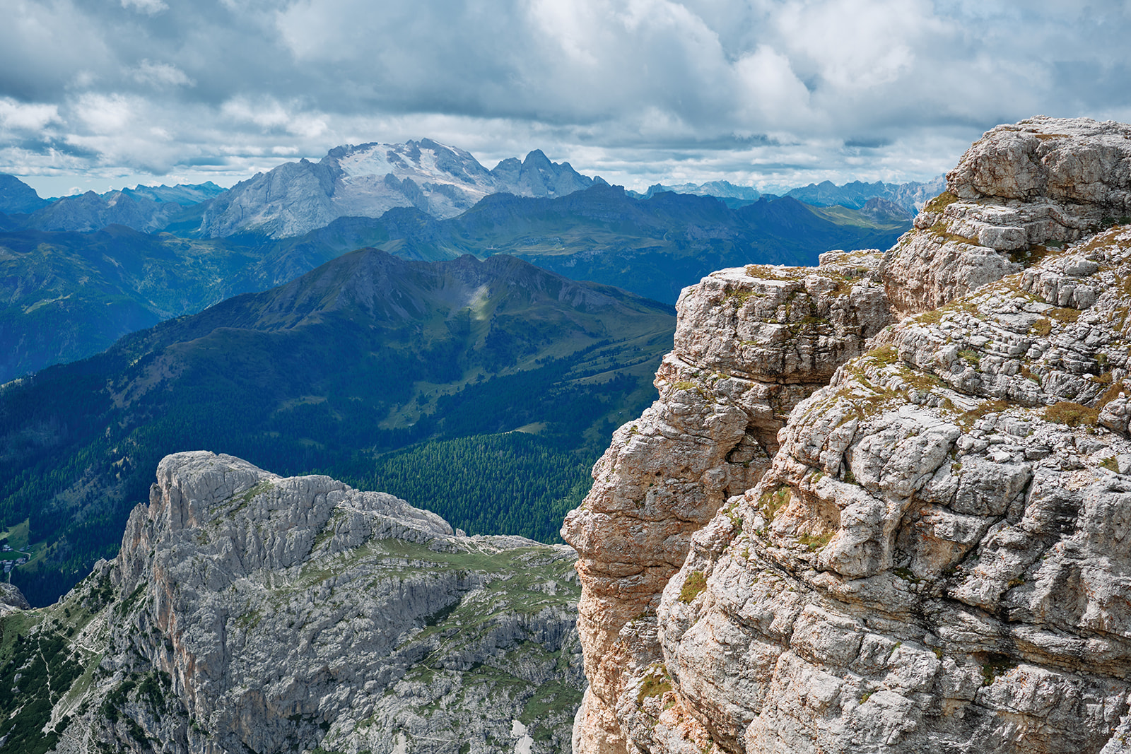 Couple at Rifugio Lagazuoi, Dolomites destination wedding