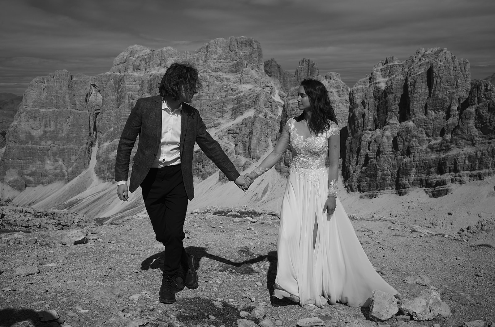 Bride and groom at Rifugio Lagazuoi in the Dolomites