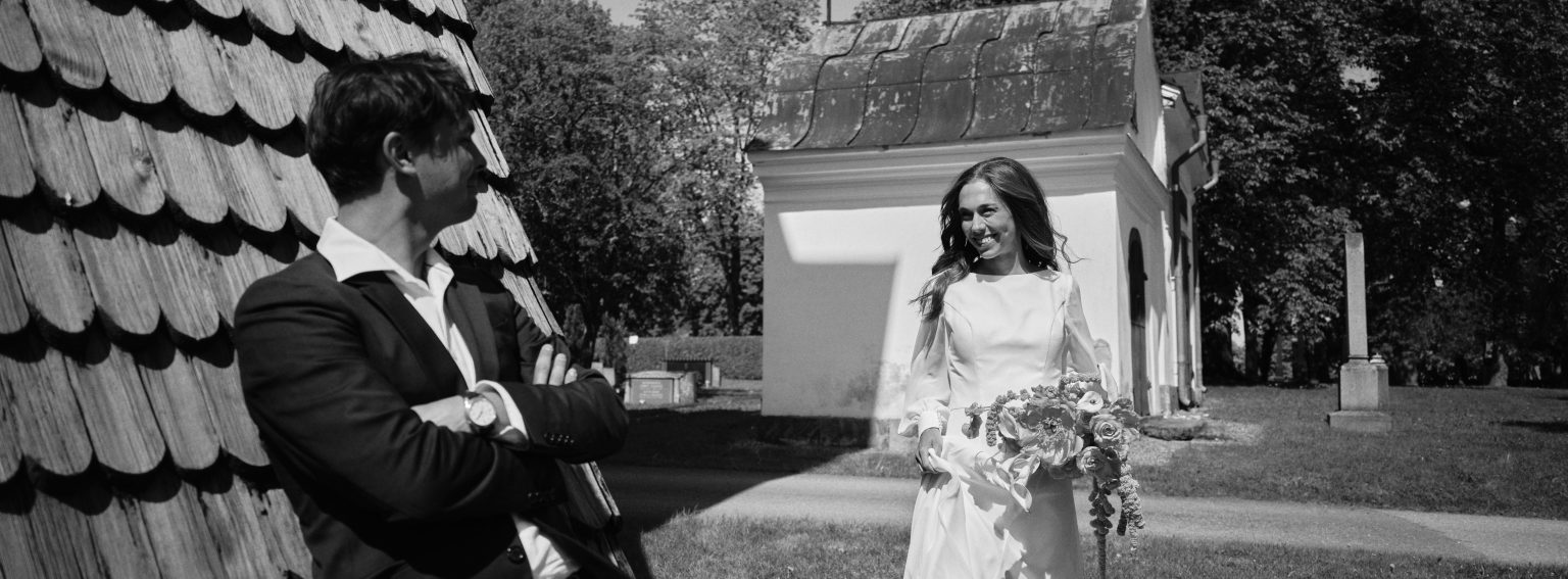 Elin and Joakim together on a bench in Söderhamn