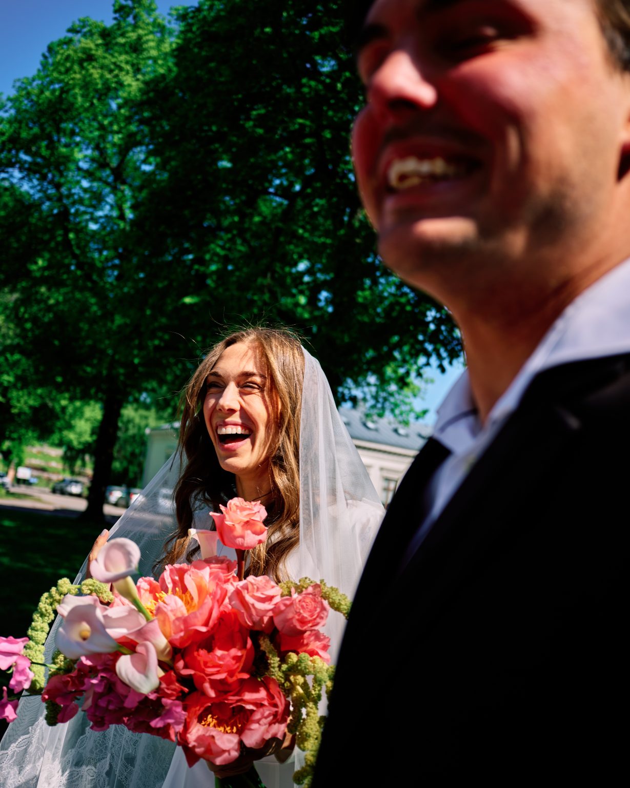 Elin laughing in her veil during her Söderhamn elopement