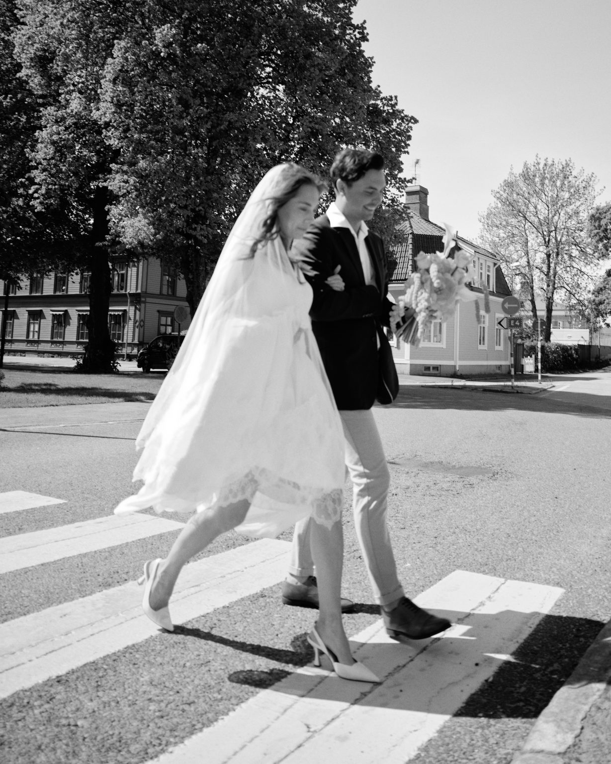 Elin and Joakim on a pedestrian crossing in Söderhamn