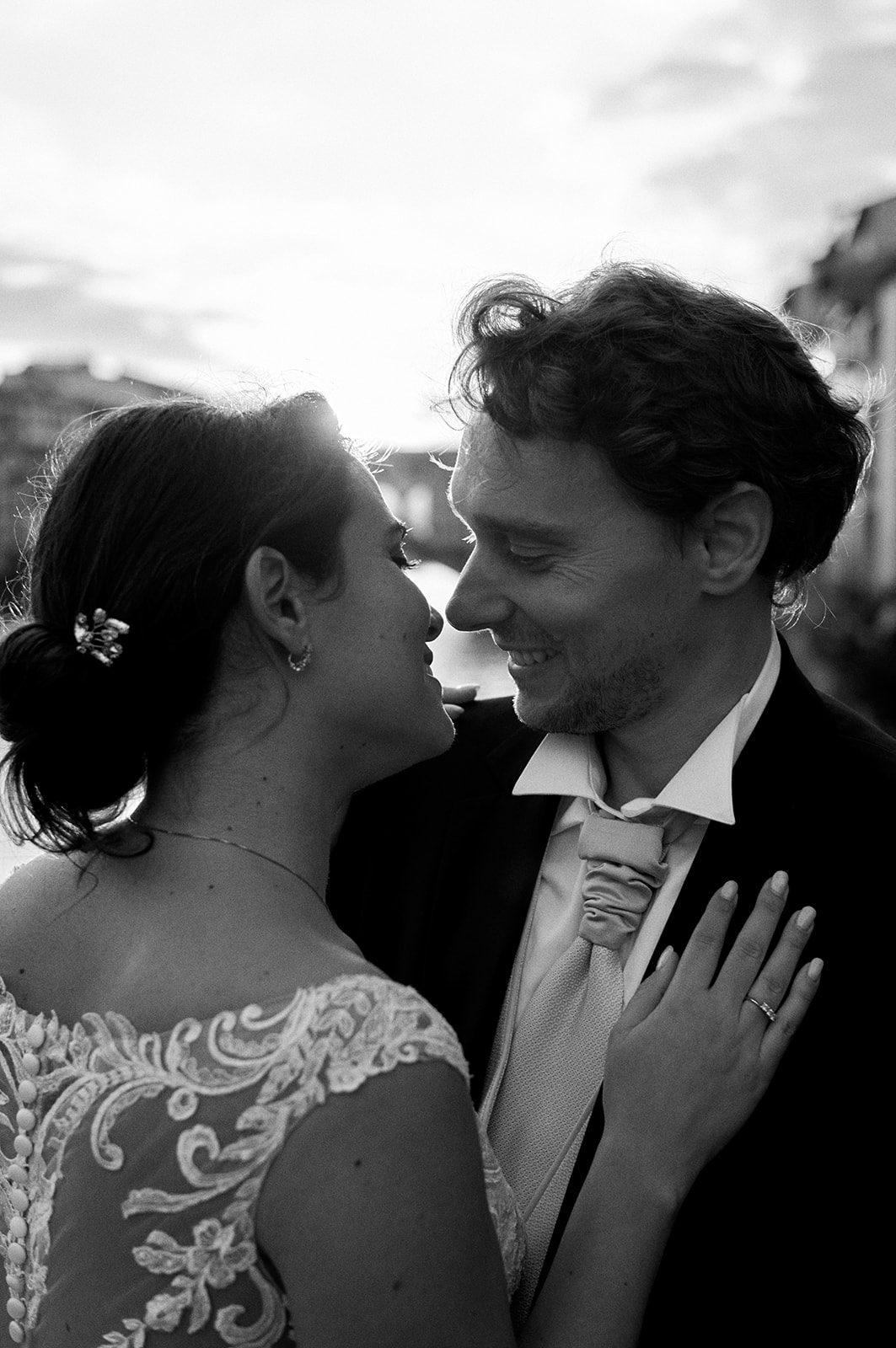 Backlit close portrait of an eloping couple in Florence