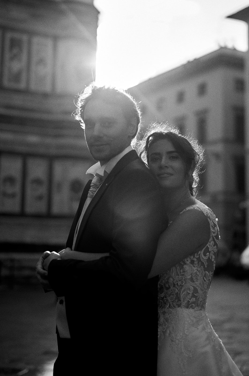 Backlit embrace of an eloping couple in Florence