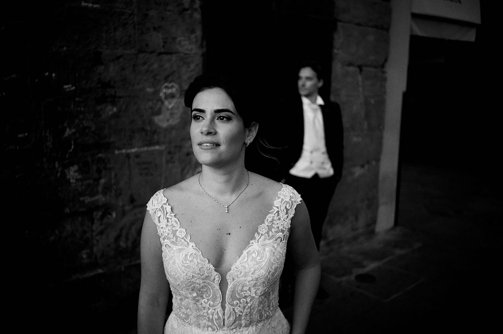 Bride portrait with the groom behind at dawn in Florence
