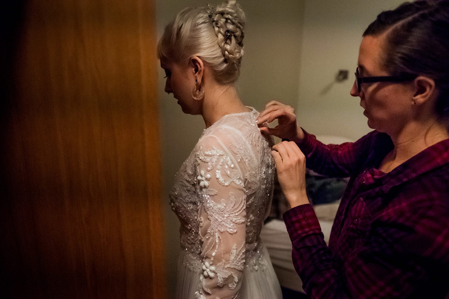 Hair and make-up before a winter wedding in Hvalfjörður, Iceland