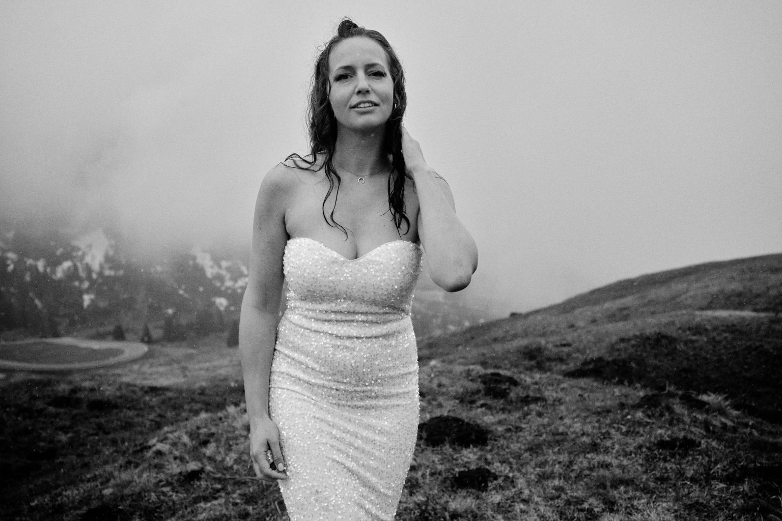 Simona in the mountains, black and white, Lago di Braies elopement