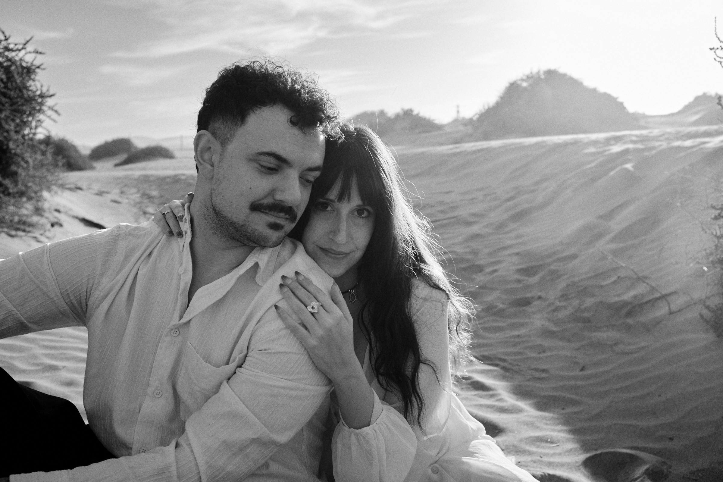 Francesca and Riccardo close together, black and white, Lanzarote engagement session
