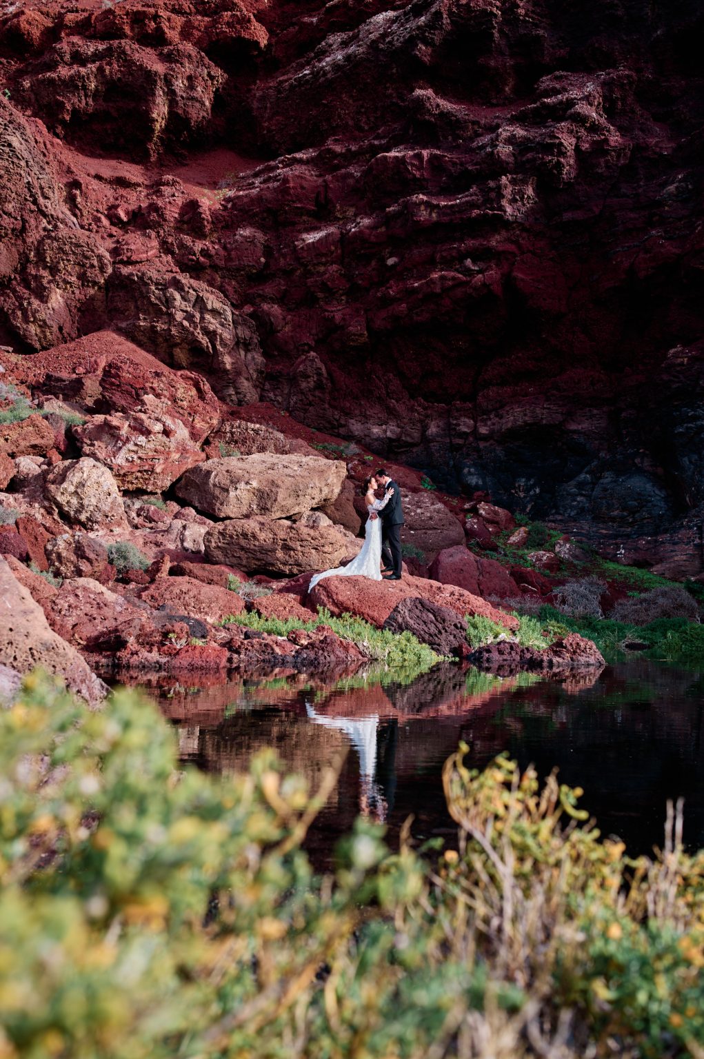 Couple below the red cliffs, Lanzarote wedding