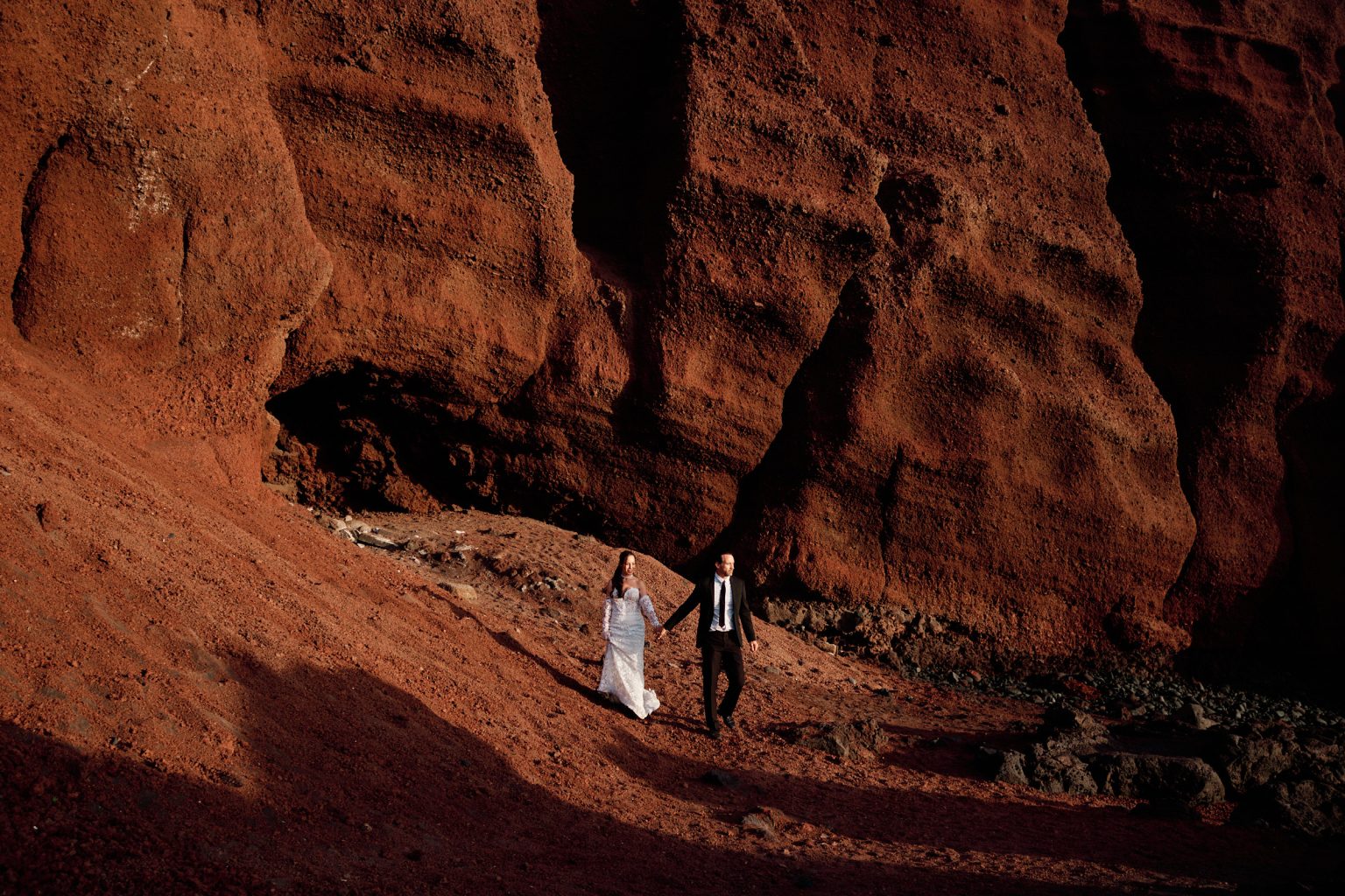 Couple beneath the red cliffs, Lanzarote wedding