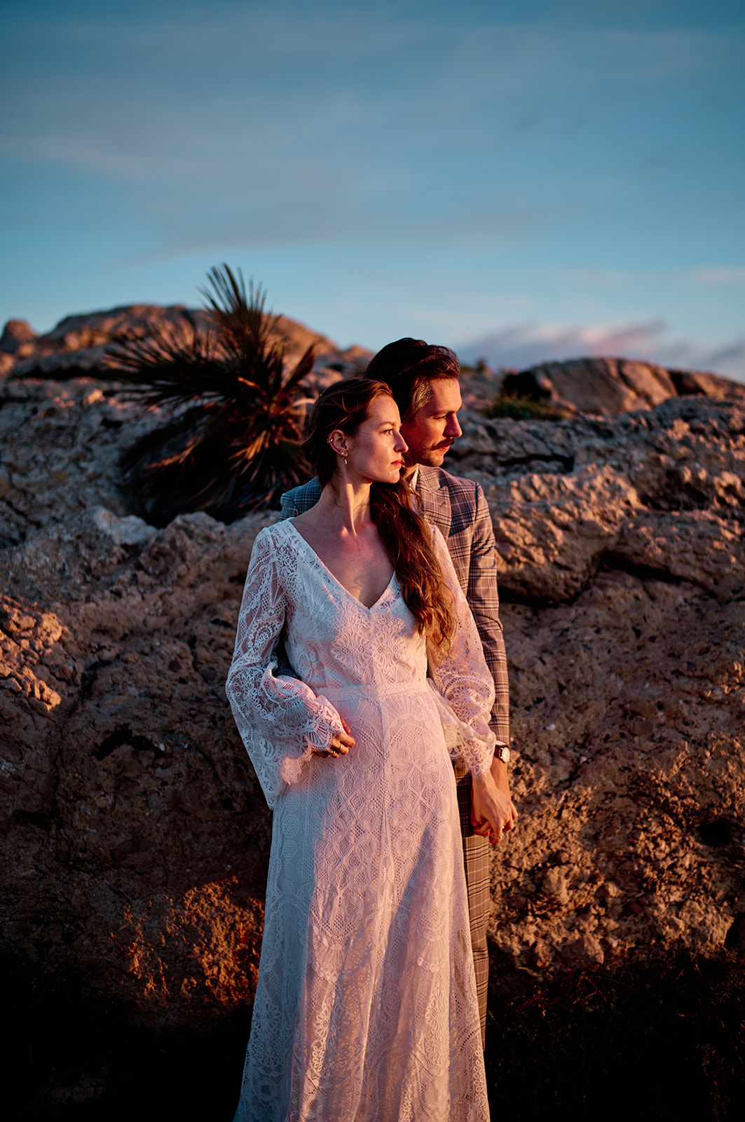 Bride and groom on the east coast of Mallorca at sunrise